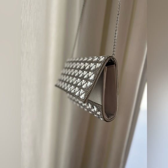 Guess Clutch - Picture 2 of 4